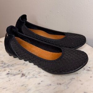 Bernie Mev Flats Size 36- US 6
Black Fabric Upper shoes stretch